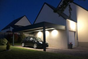 CARPORT-ADOSSE-AUTEUIL-POTEAUX-SPOTS-LED-e1601625654389.jpg