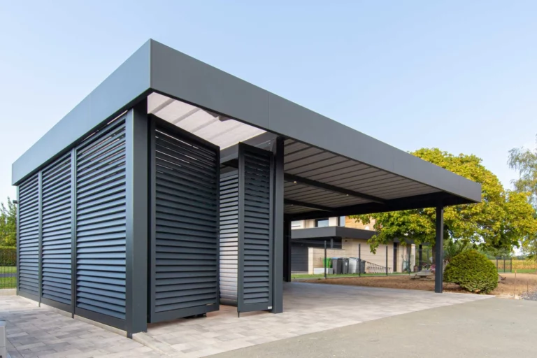 Installation carport ORION avec bandeau Horizon, abri et brise vue Sarlande à Coutiches (59560), pose par NewTech Fermetures