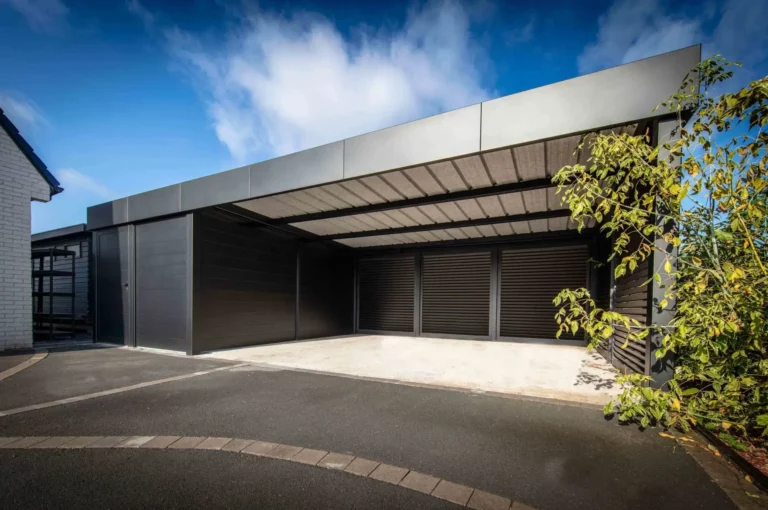 Carport Horizon en aluminium avec brise-vues et espace de stockage – Tournai