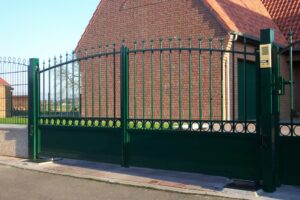 Portail Beaugency 2 vantaux en aluminium à Mouscron – installation Newtech