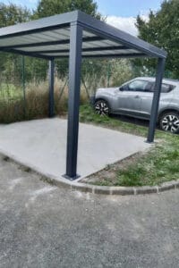 Abri de type Néo autoporté sans brise vue, structure laquée gris 7016, installation à Valenciennes (59300) par NewTech Fermetures