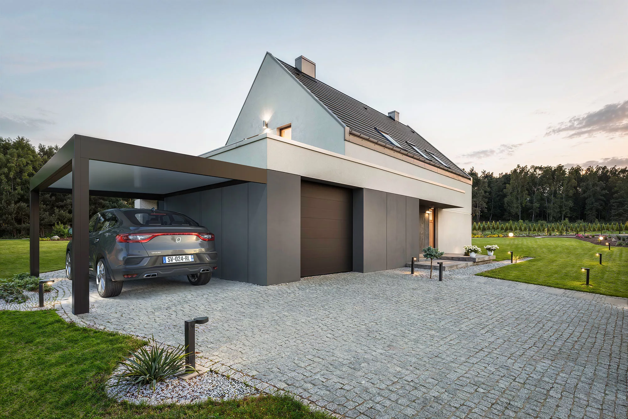 Carport BOREAL adossé sur mesure avec toiture autoportée installé par Newtech Fermetures à Roubaix (59100).