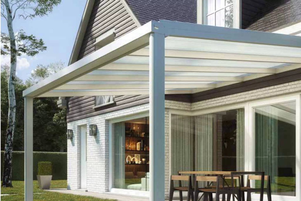 Pergola en aluminium NOVA à toiture polycarbonate à Saint-Amand-les-Eaux