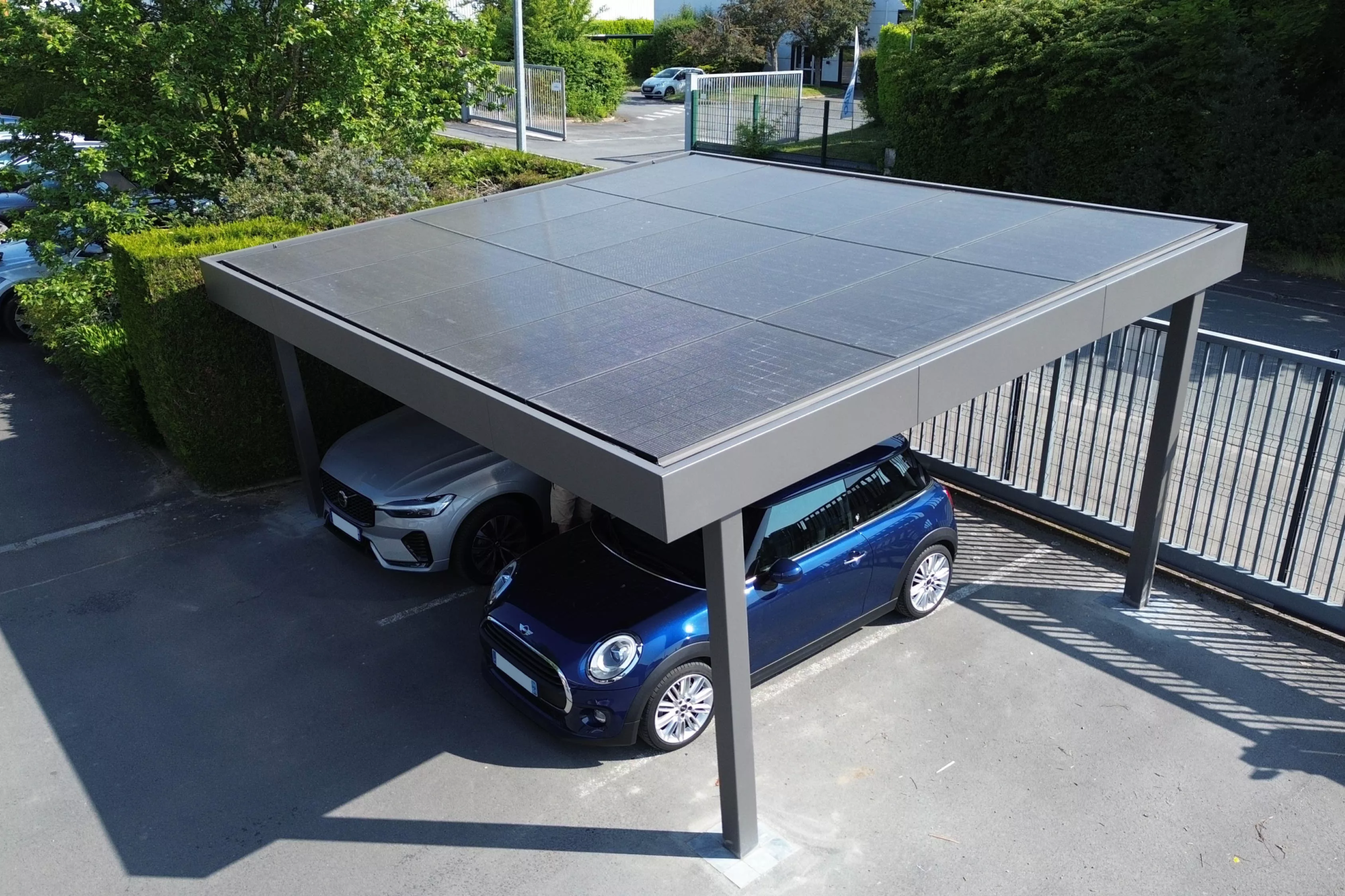 CARPORT HELIOR SOLAIRE 2 PLACES SUR LE PARKING EUROFACTORY