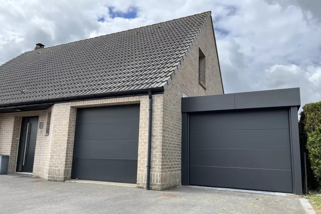 CARPORT-HORIZON-ADOSSE-PORTE-DE-GARAGE-SECTIONNELLE-3 1440x960