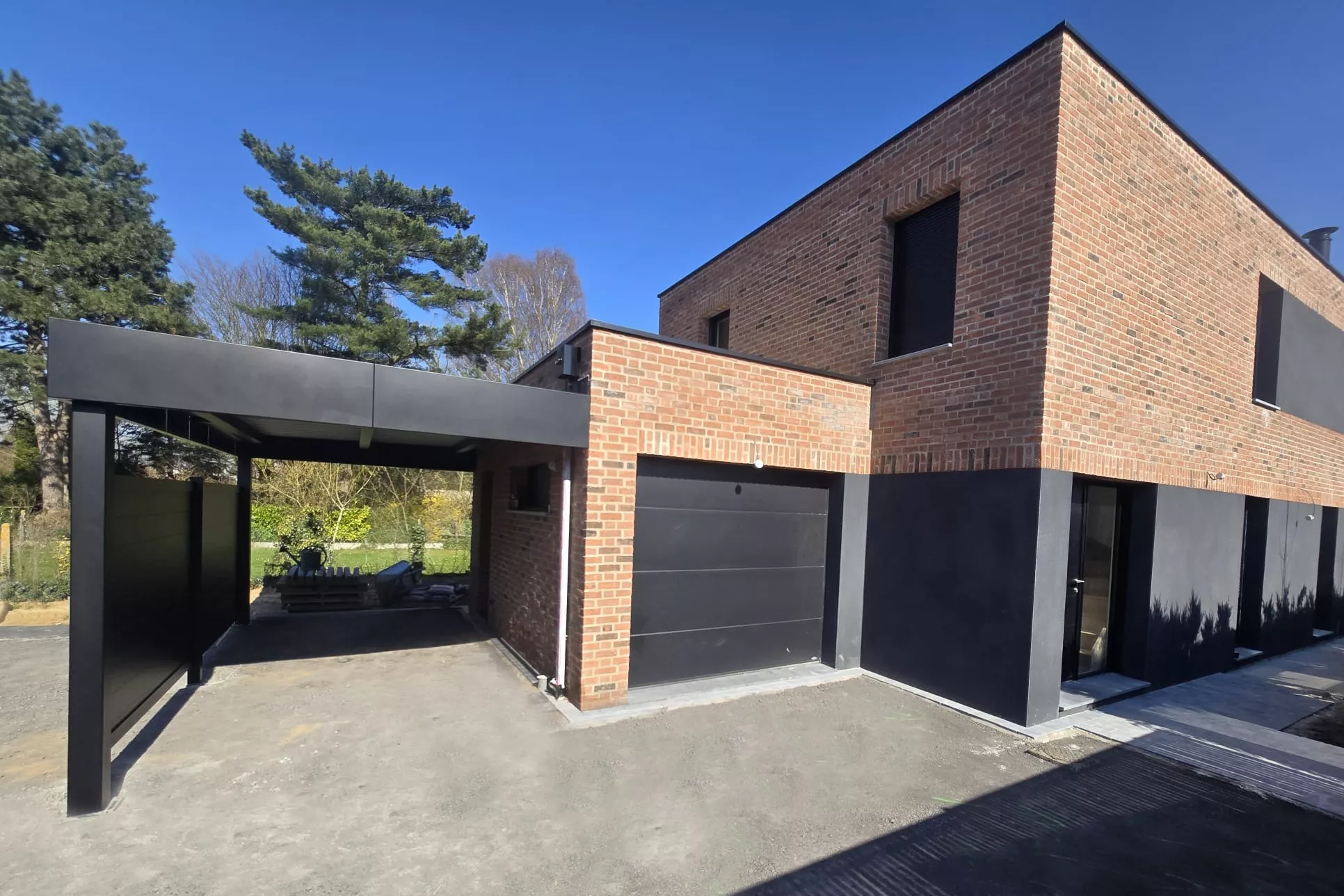 CARPORT ORION BANDEAU HORIZON ADOSSE BRISE VUE RAMBOUILLET RAL NOIR 9005 installation newtech a chereng (1) - Copie