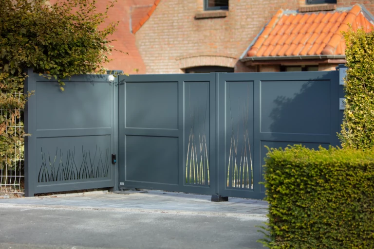 CREATION BATTANT DECOUPE LASER CLOTURE TOTEM BAL HD (2) (1)