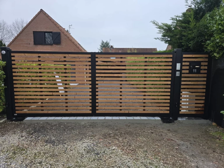 Portail aluminium et bois horizontal à Bondues