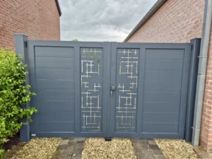 vue extérieure portail battant aluminium MOZAIK RAL 7016 à Chièvres