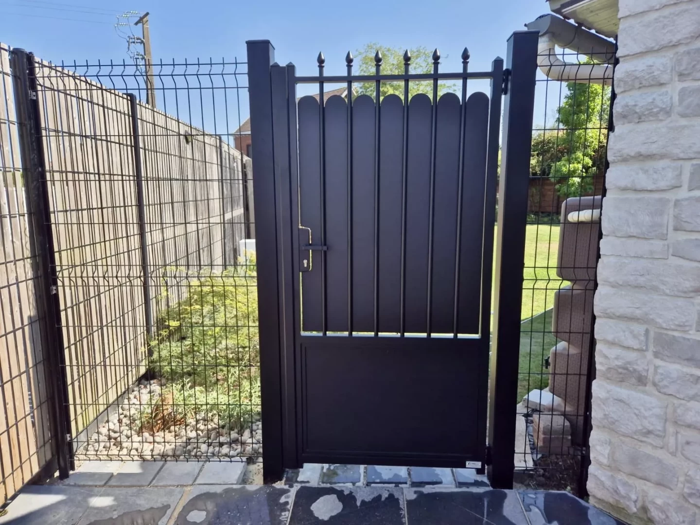 Portillon aluminium sur mesure modèle SULLY installé à Ennevelin