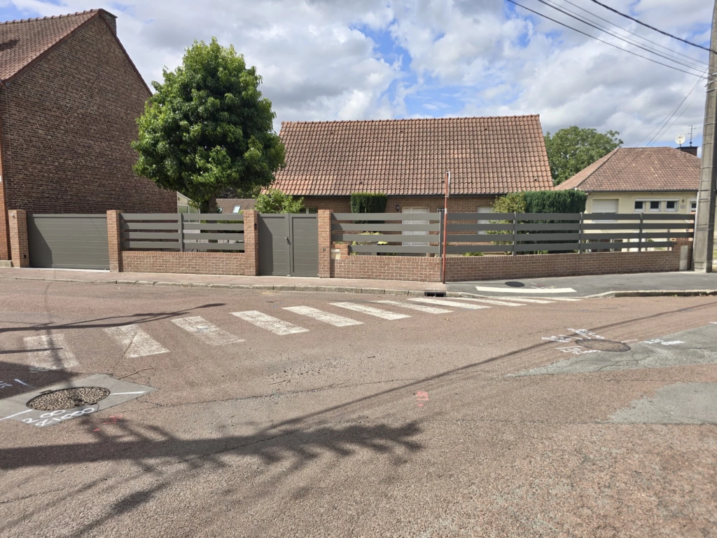 Portail aluminium à Courrières avec deux portails RAMBOUILLET et clôture assortie