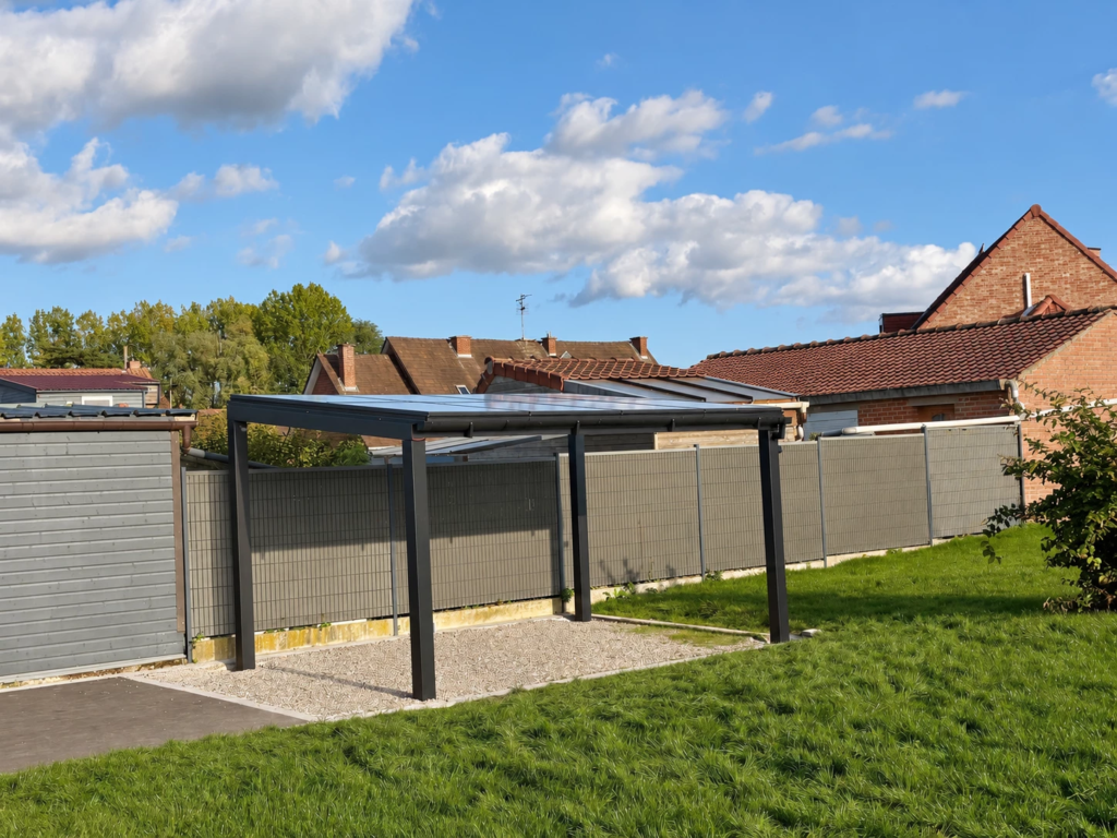 Carport solaire à Templeuve-en-Pévèle, modèle HELIOR autoporté avec toiture en panneaux photovoltaïques