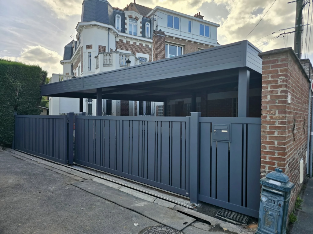 Carport aluminium Orion et portails coulissants sur mesure à Marcq-en-Barœul